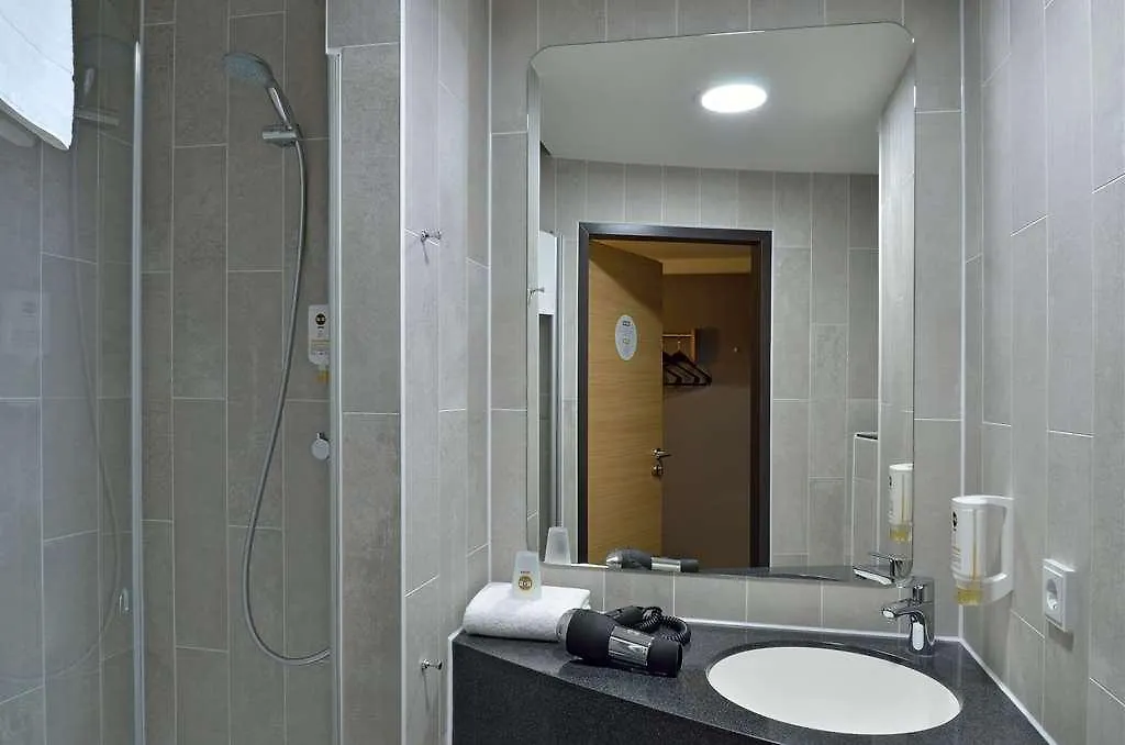 B&B Hotel نيوس