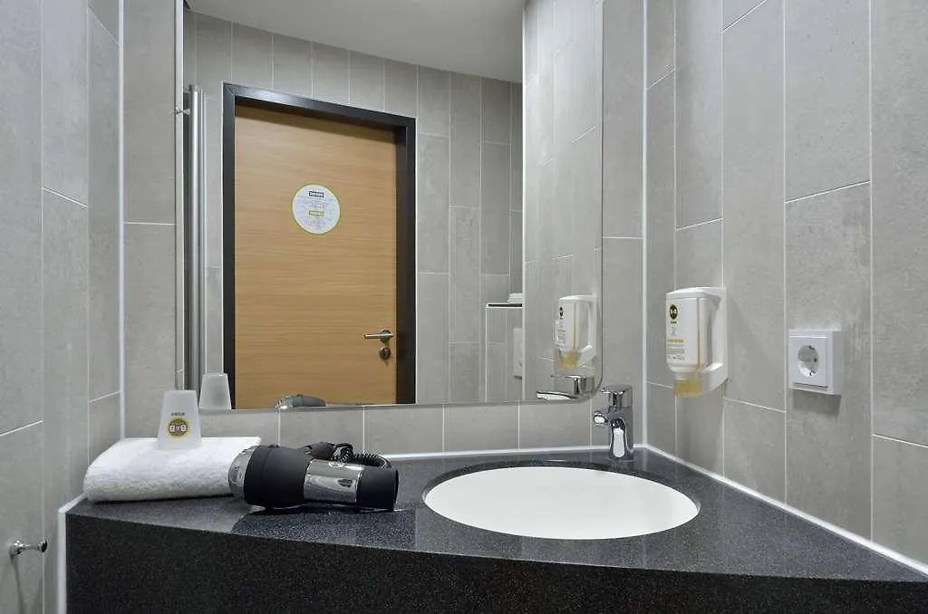 B&B Hotel نيوس