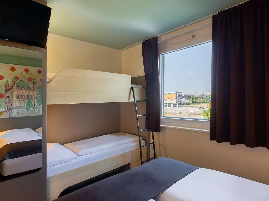 B&B Hotel نيوس 5*,