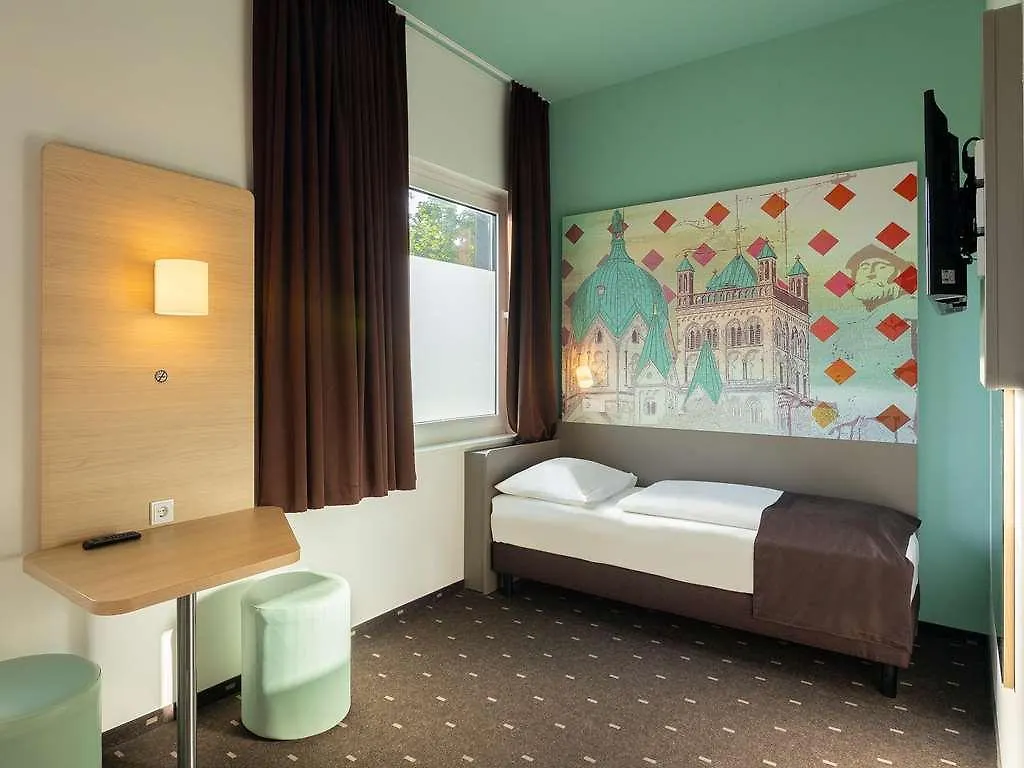 B&B Hotel نيوس 5*,