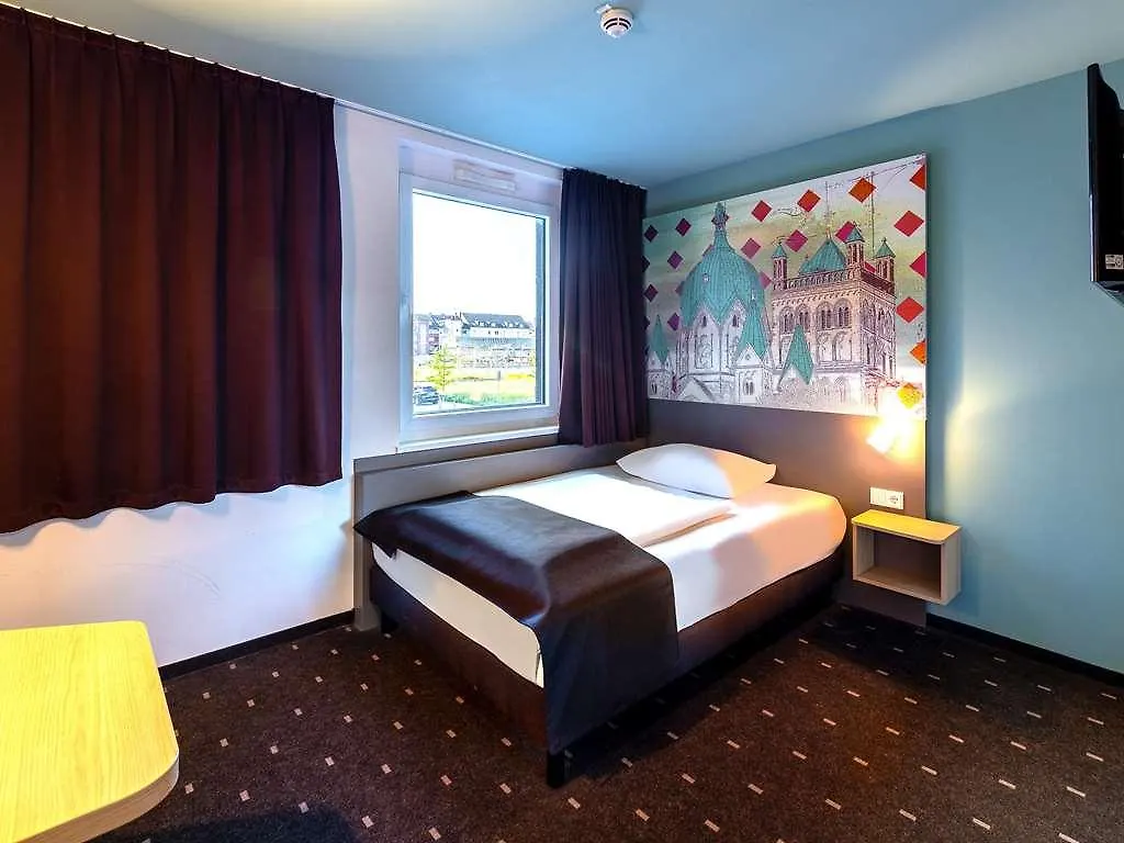 B&B Hotel نيوس 5*,
